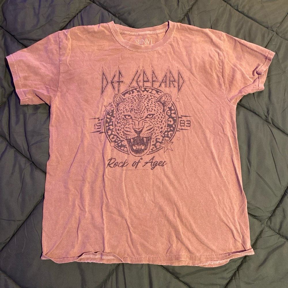 Def Leppard pale orange shirt